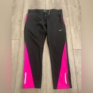 Nike woman’s used size M Dri fit cropped leggings